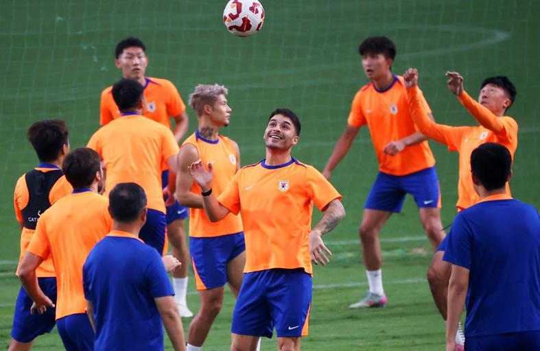 邓卓翔很苦，但申花对不住了！吴少聪太脆了，法比奥帮泰山验货