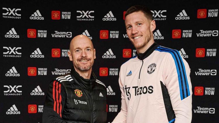 太像了？曼联新援拉门斯与经纪人合影，球迷：这是滕哈赫对吧